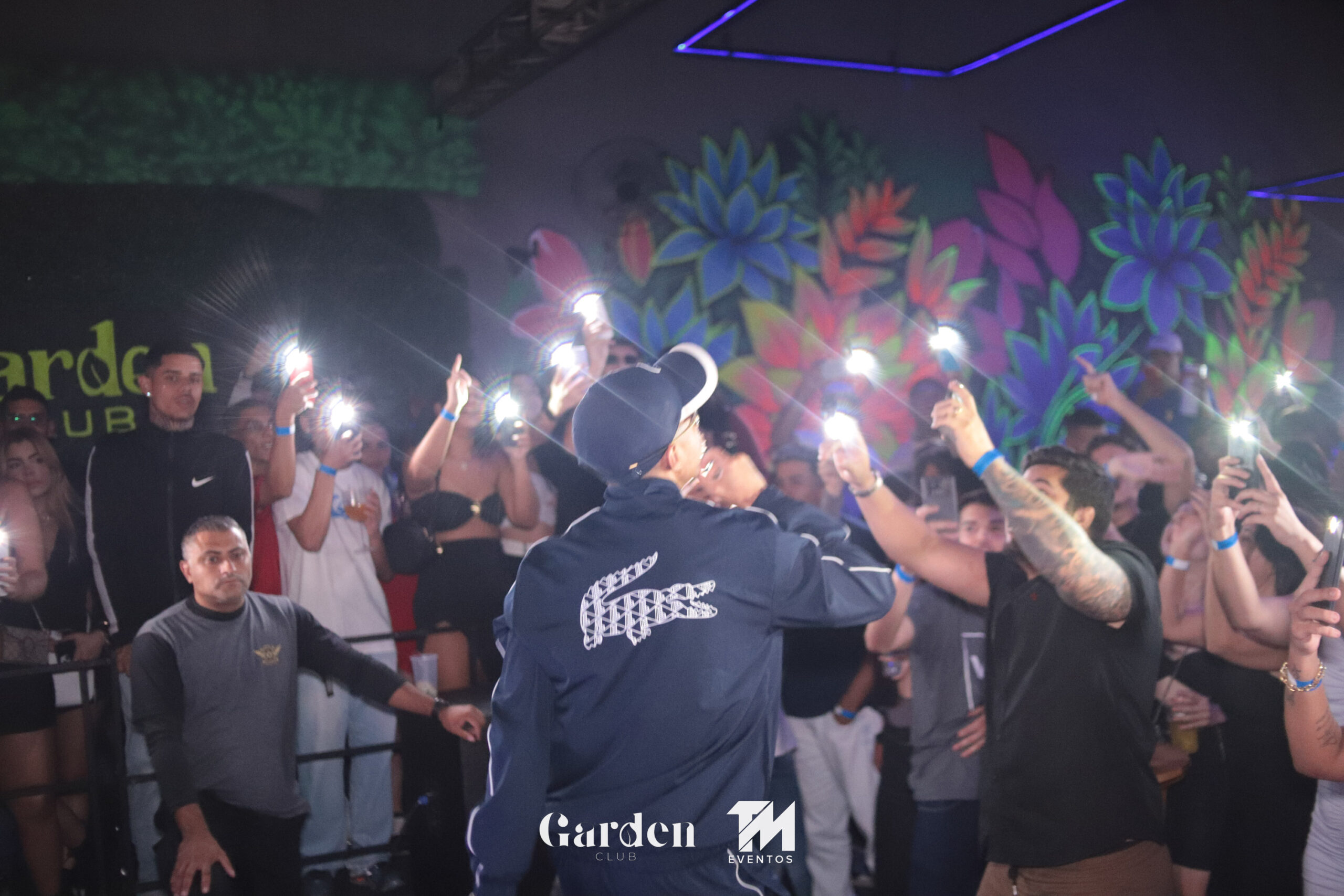 Menor Teteu na Garden