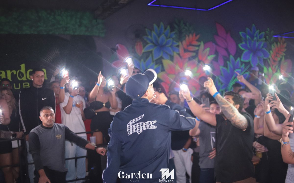 Menor Teteu na Garden